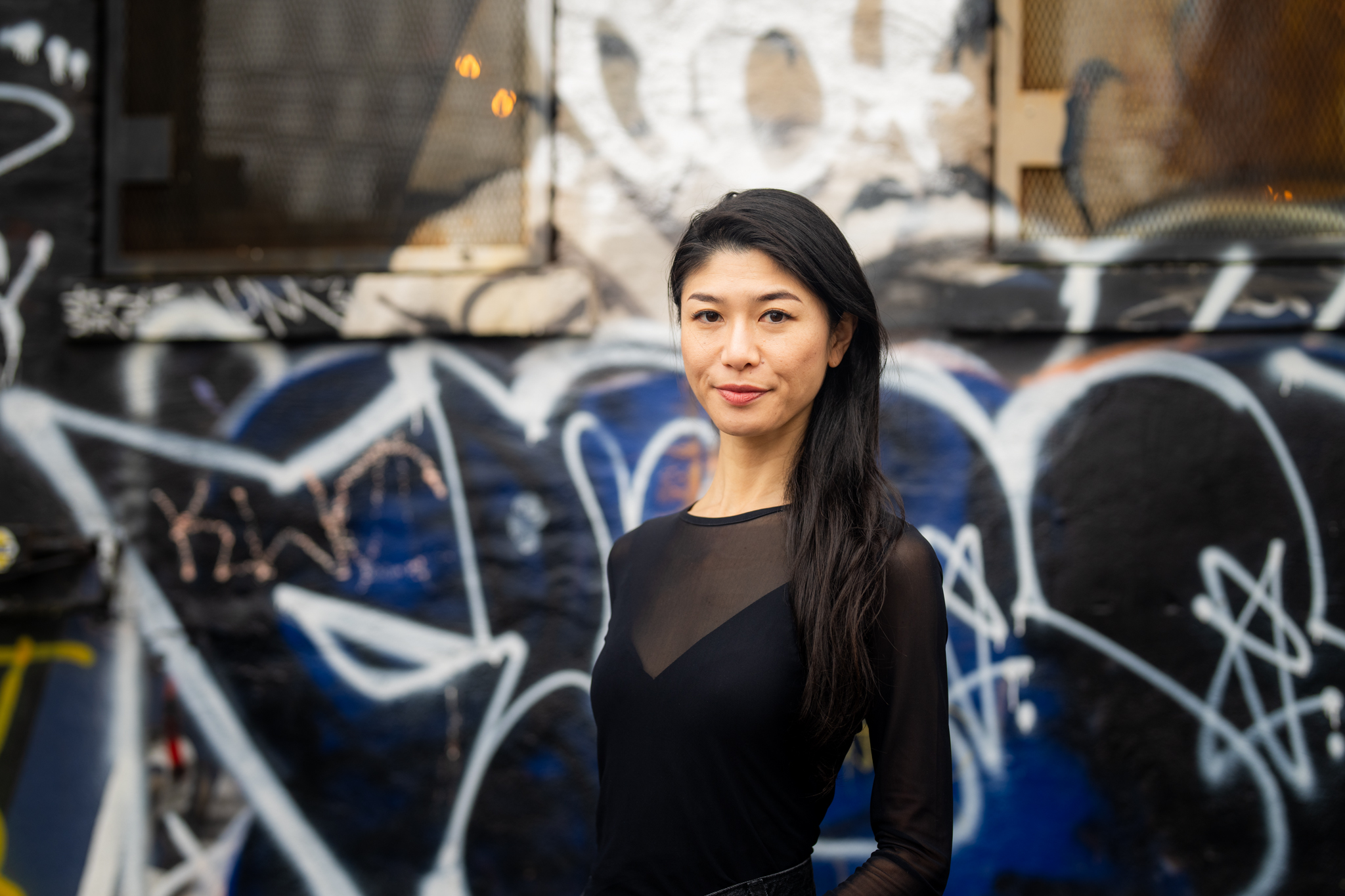 「自分の可能性にオープンであることが、新しい道を切り拓く」NY在住キュレーター・斯波雅子さんが導く日本アート界の新境地 | Muse